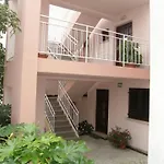 Lorena Apartments In Pula